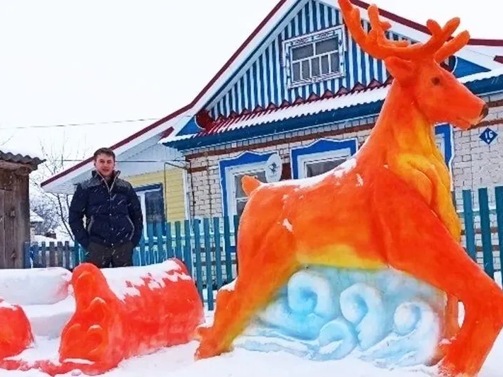Жители деревни Большая Мушка Республики Марий Эл создали красочные скульптуры из снега