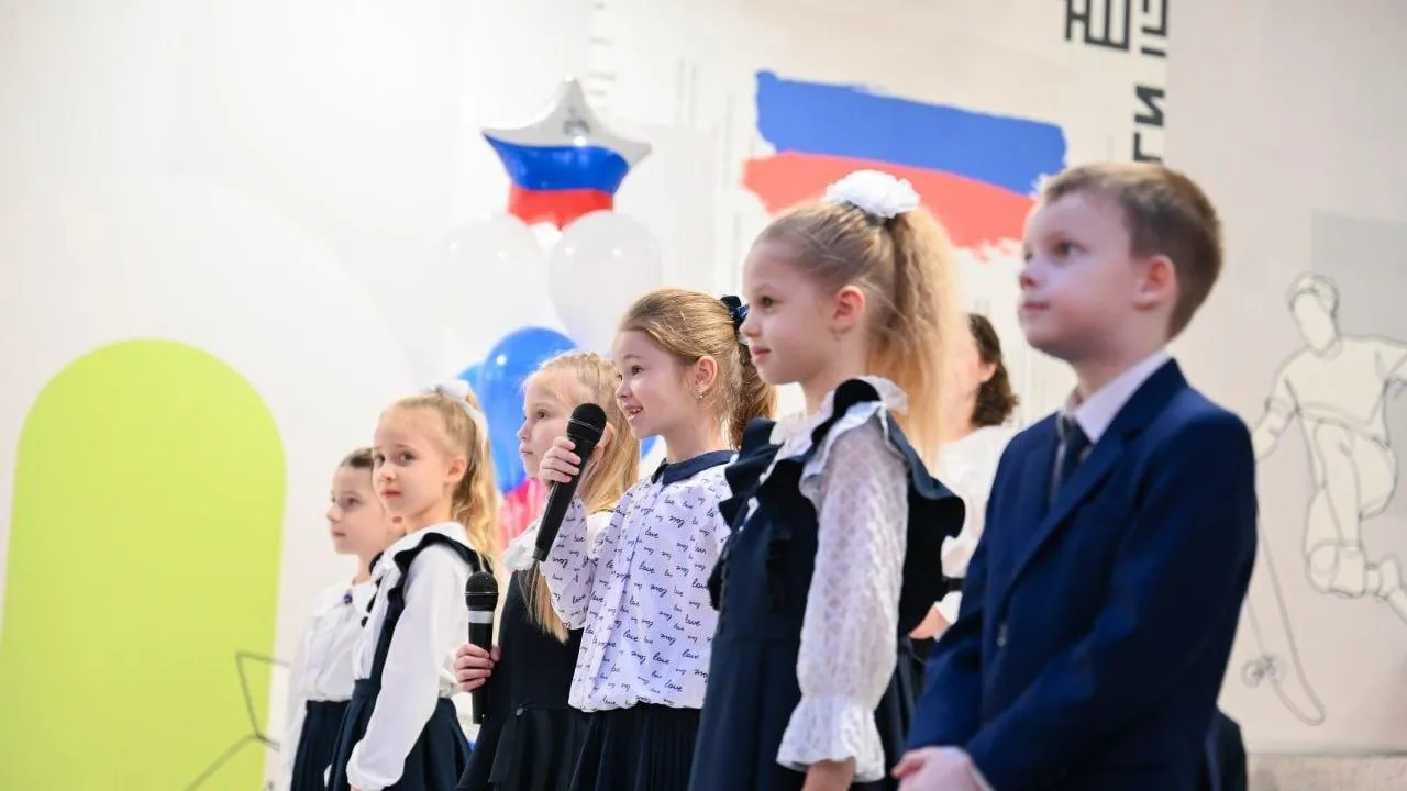 В подмосковных школах вместо звонков будут включать патриотические песни