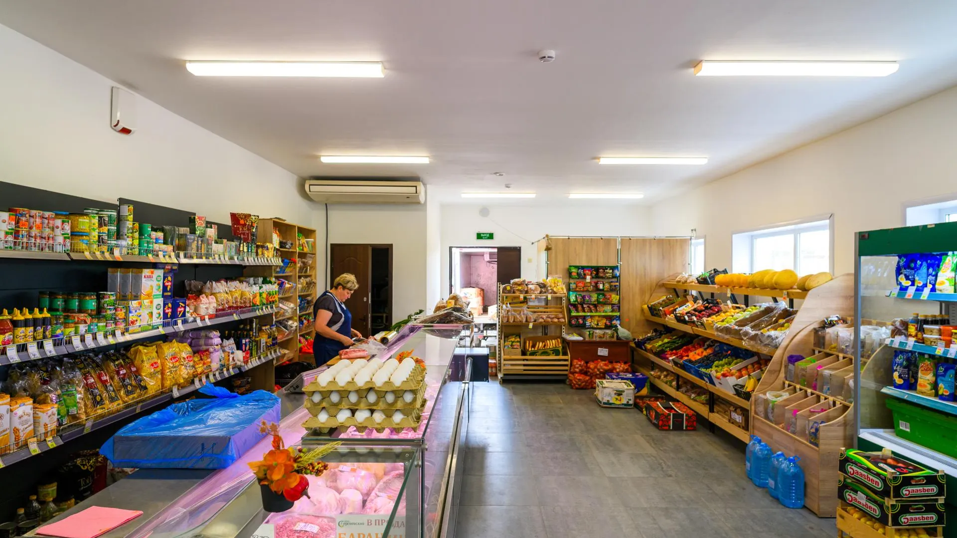 Эксперты объяснили скудный ассортимент в магазинах снижением доходов