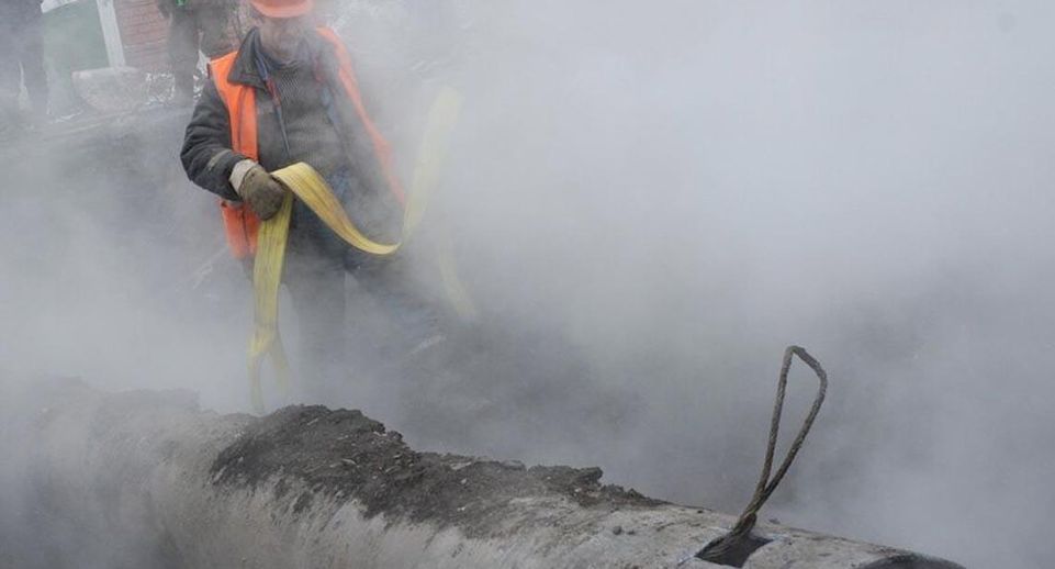 В центре Ростова-на-Дону из-за прорыва трубы обрушился асфальт
