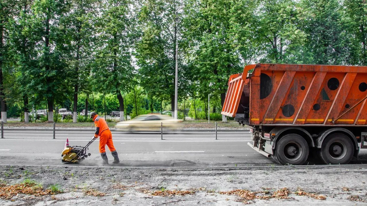 Почти десять тысяч ям устранили на дорогах Подмосковья за неделю