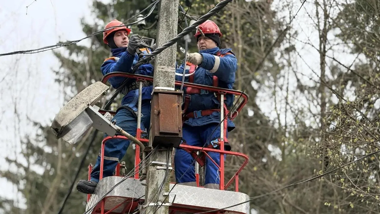В Подмосковье стабилизировали ситуацию с электроснабжением после циклона