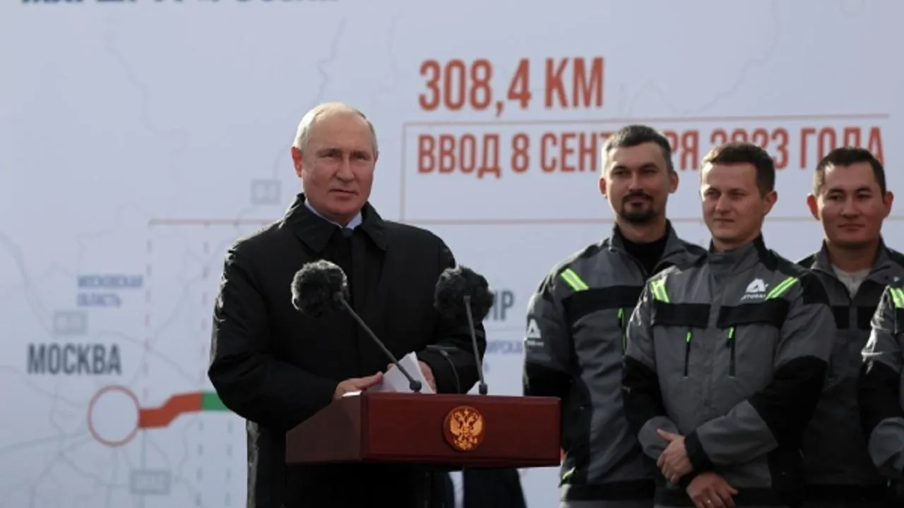 Владимир Путин дал старт движению по новому участку трассы М-12