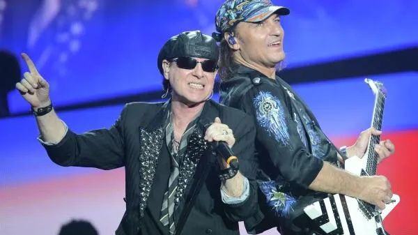 Группа Scorpions поздравила всех с Пасхой и порекомендовала оставаться дома