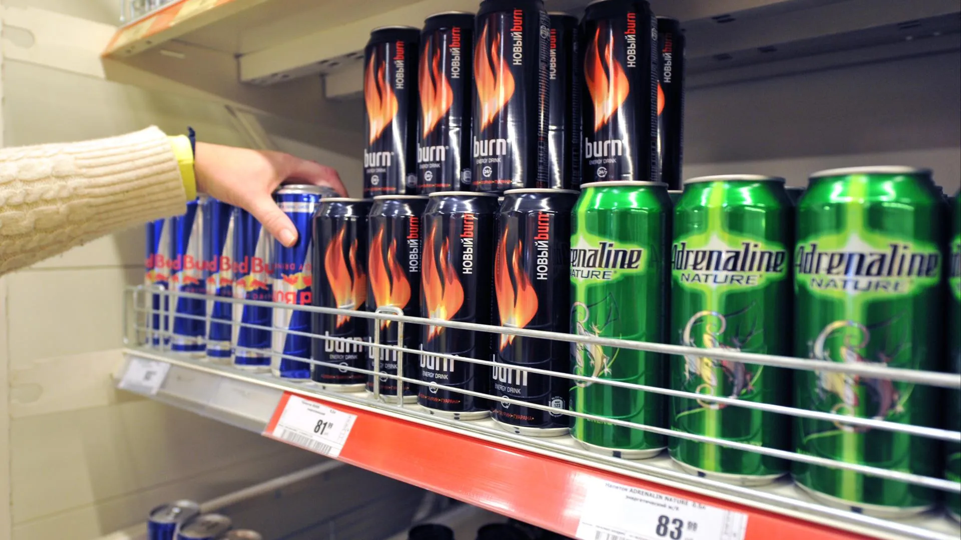 В Госдуме хотят запретить продавать энергетики несовершеннолетним