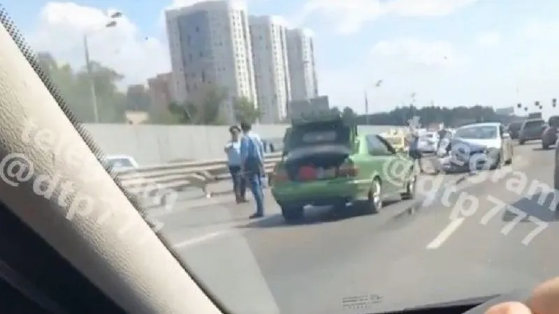 Четыре авто столкнулись на трассе в Балашихе