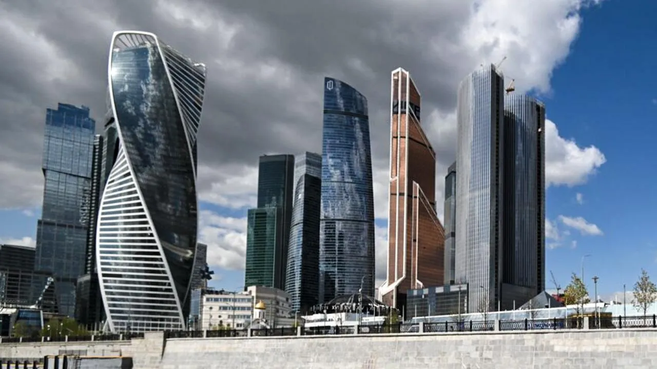 «Взрывной паренек»: мужчина грозился взорвать «Москву-сити», если ему срочно не доставят посылки