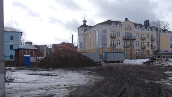 Компанию в Сергиевом Посаде заставили огородить опасную стройку