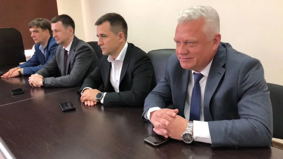 Алексей Кизилов (справа) возглавил видновскую больницу. Фото: пресс-служба администрации Ленинского г.о.