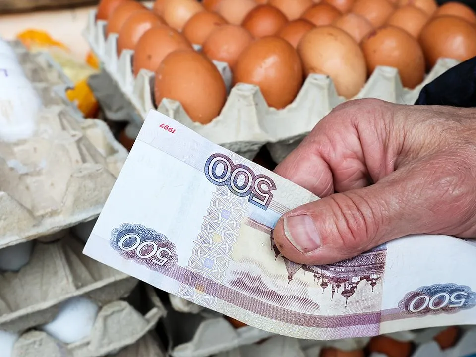 Новый год и снижение производства: озвучены причины роста цен на яйца