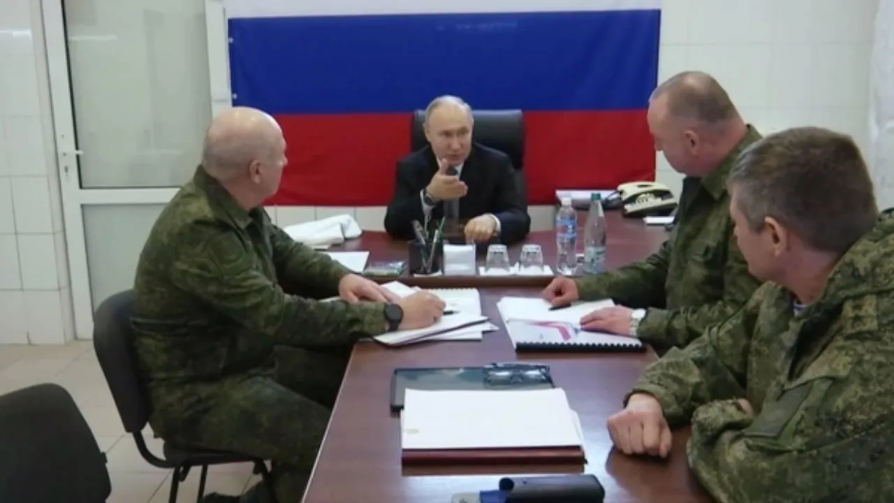 В Кремле назвали странным украинское заявление о поездке в зону СВО двойника Путина
