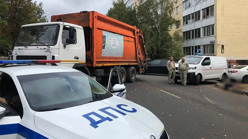 Минздрав МО: Врачи оказывают помощь ребенку, пострадавшему в результате ДТП с мусоровозом в Истре