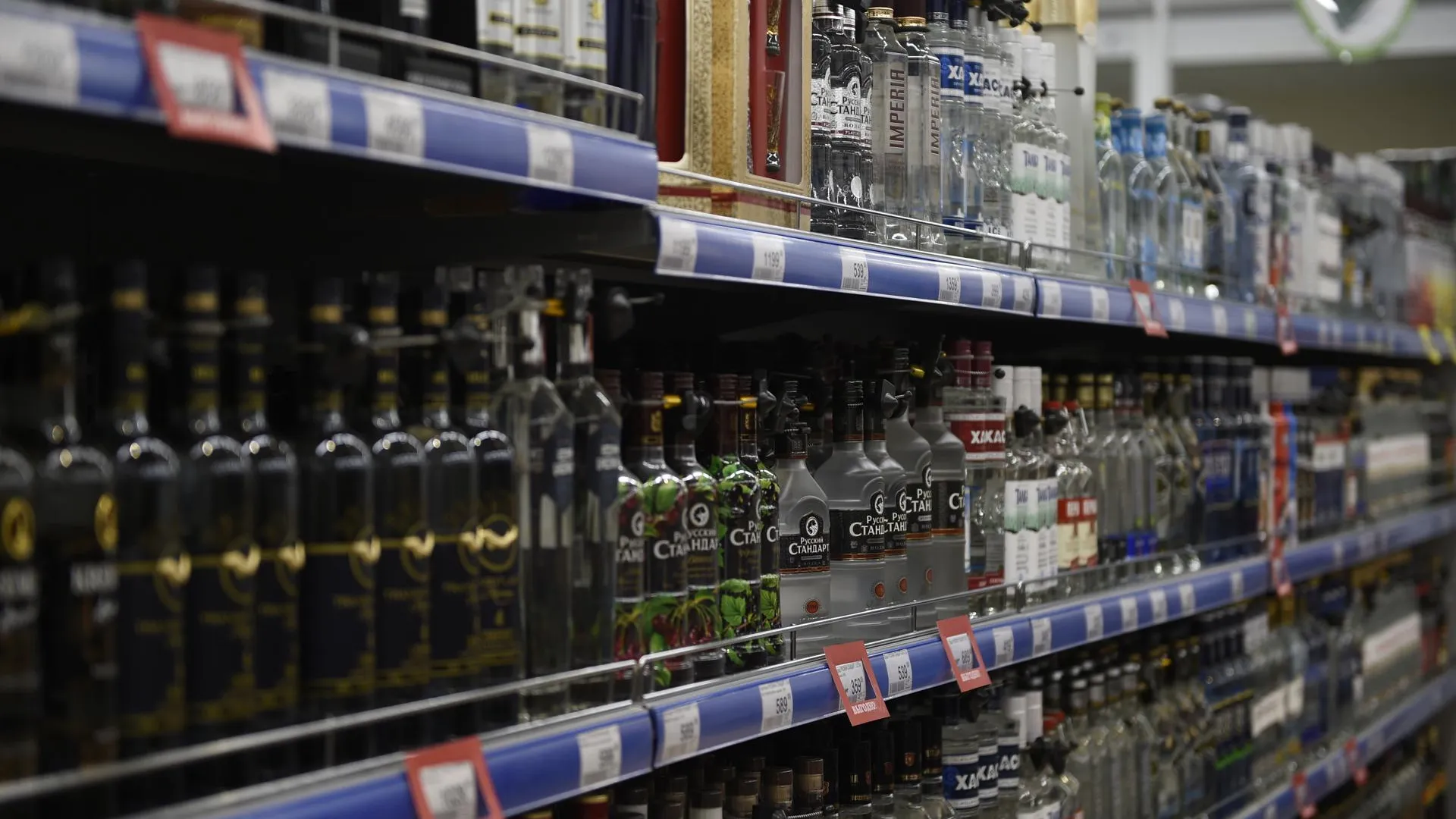 Эксперт рассказал, как отличить легальный алкоголь от подделки