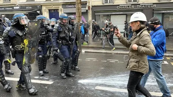 Политолог Оленченко назвал способ избежать гражданской войны во Франции