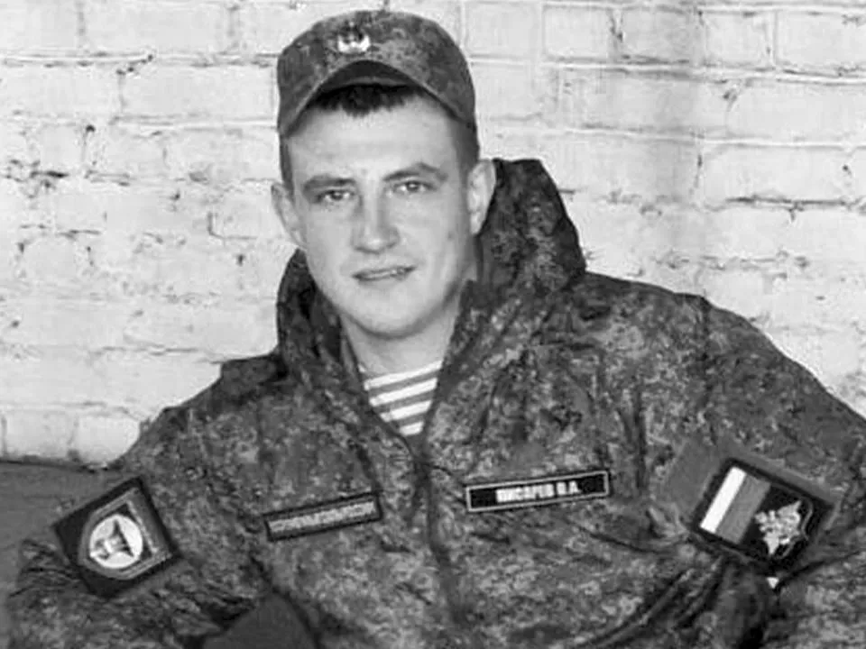 «Было очень много народу, все плакали»: в Саратовской области похоронили футболиста, погибшего на СВО