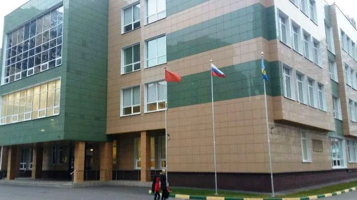 Трехмачтовые флагштоки появились во всех школах Реутова