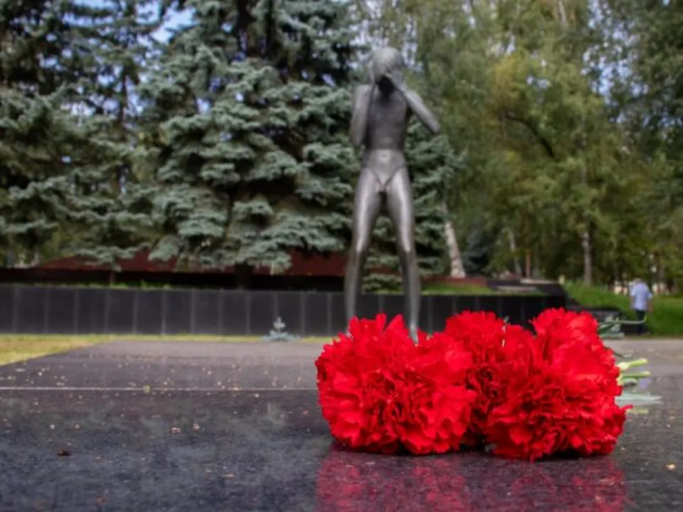 Скульптура&nbsp;«Плачущий мальчик». Фото: Марат Алиев