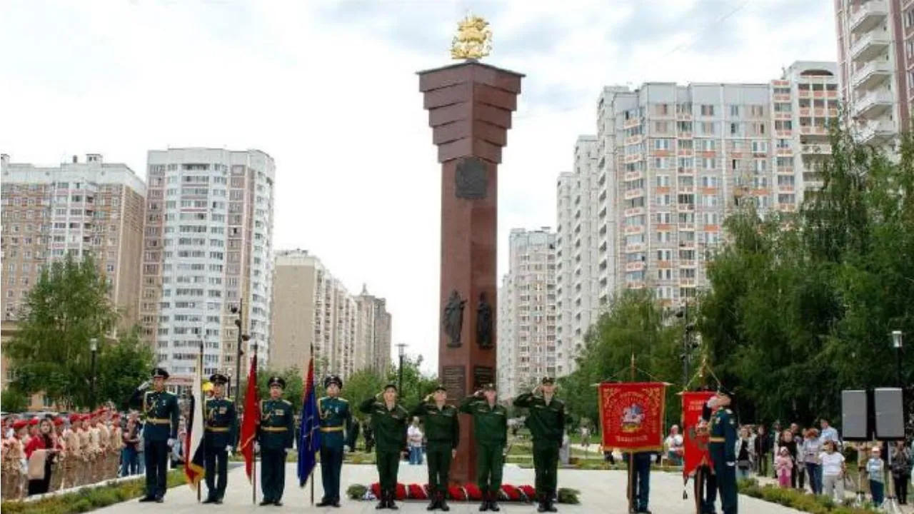 В Подольске открыли стелу «Населенный пункт воинской доблести»