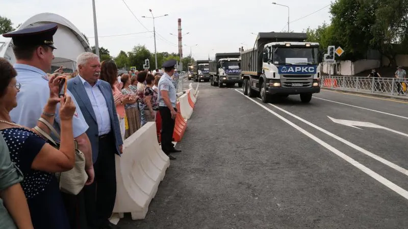 Воробьев открыл движение по путепроводу в Чехове
