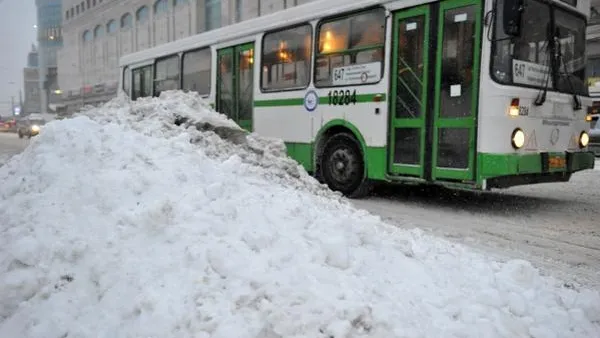 Подмосковных водителей призывают пересесть на общественный транспорт