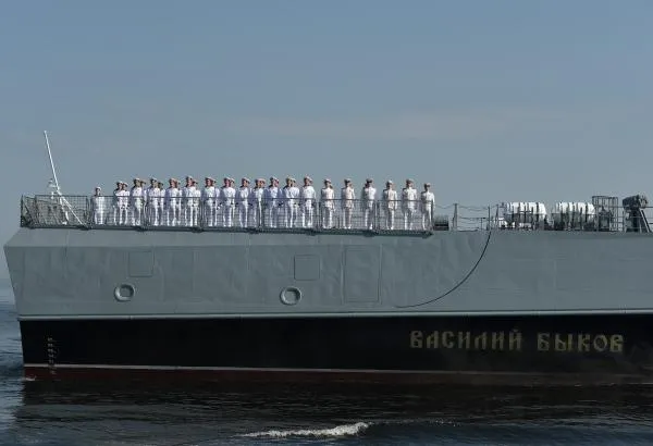 Команда на борту патрульного корабля дальней морской зоны проекта 22160 «Василий Быков»