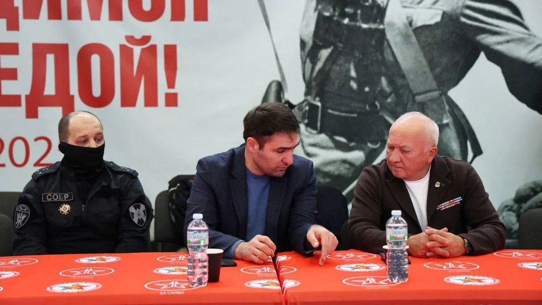 Росгвардейцы в роли судей: необычный турнир по самбо прошел в Подмосковье