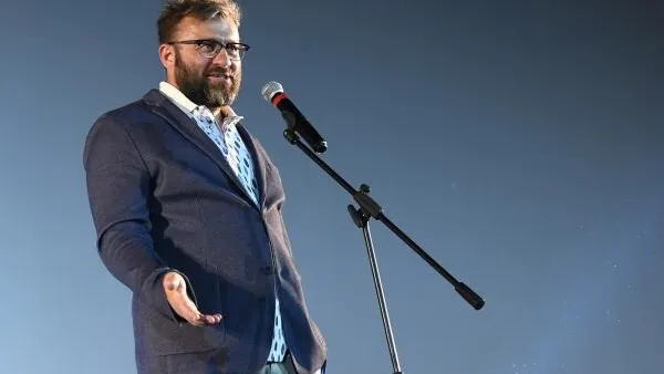 Пореченков не рискнул оценить натуральность форм Тома Круза