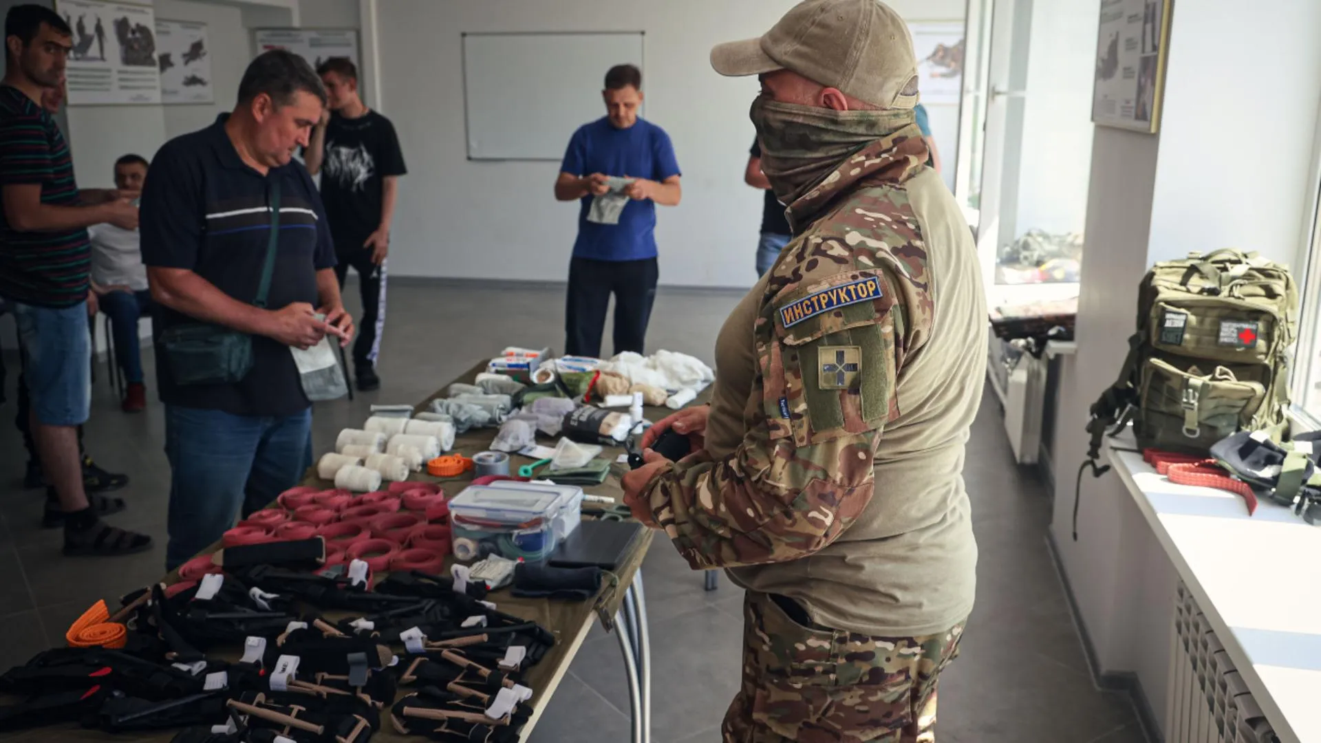 В центре отбора на военную службу по контракту в Балашихе продолжают обучать бойцов