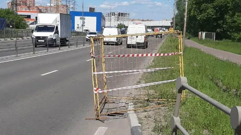 Коммунальщики оградили несколько опасных участков в Котельниках на время восстановительных работ