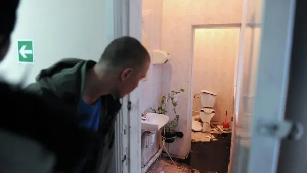 В Петербурге преступники под видом сантехников ограбили блокадницу