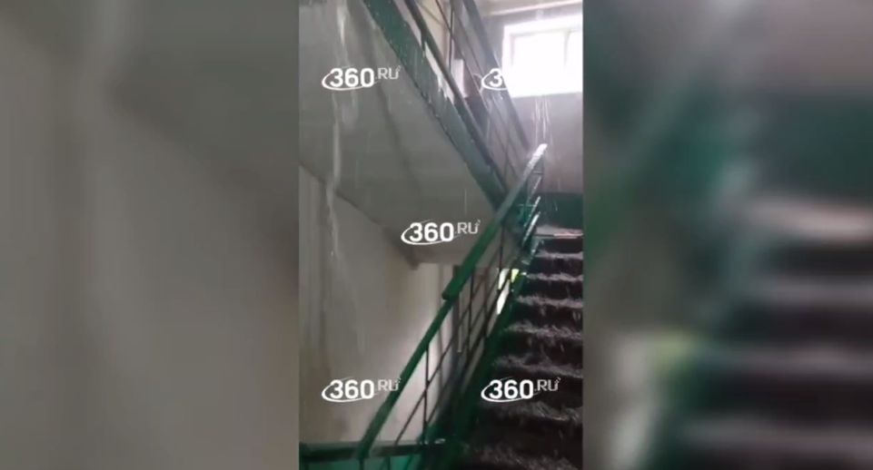 «Боимся, что током убьёт»: Жилые дома в Хакасии ушли под воду из-за мощного ливня