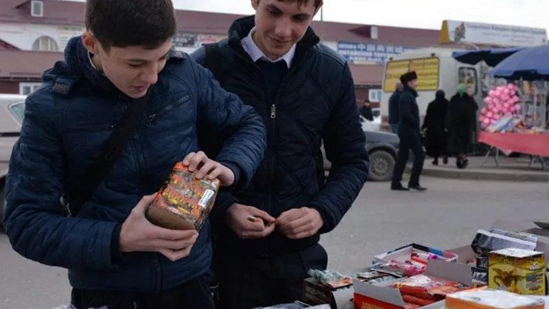 Подростку оторвало палец из-за взрывпакета в Дмитровском районе