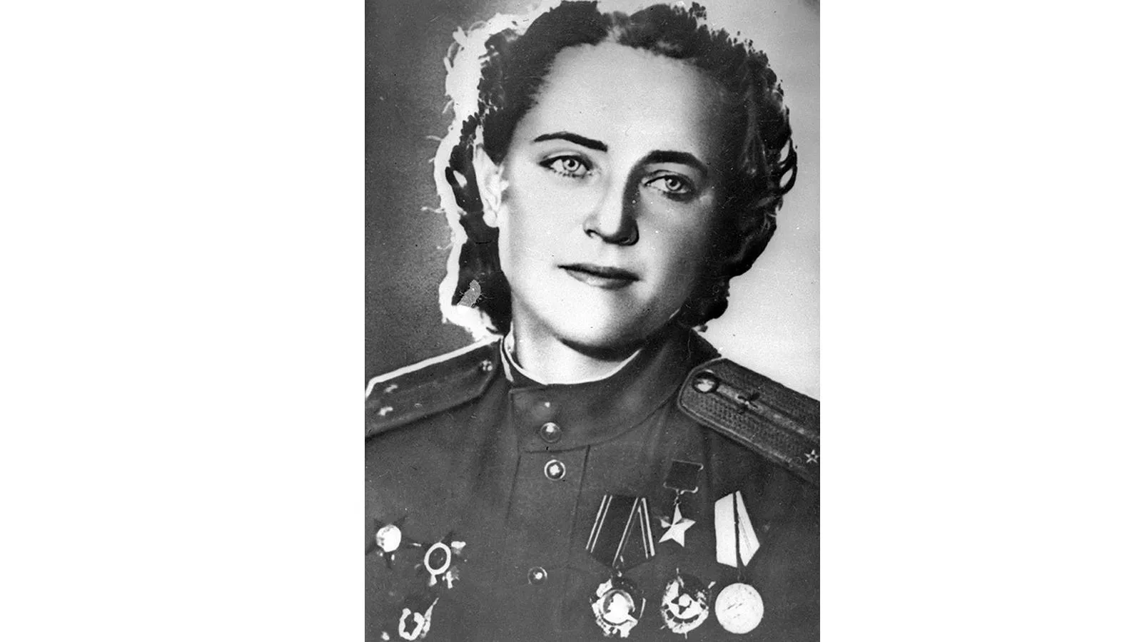 Портрет командира звена 46-го женского авиационного полка Евгении Жигуленко, 1945 год. Евгений Халдей