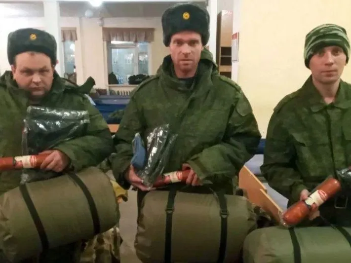 Владимирским мобилизованным подарили по палке колбасы