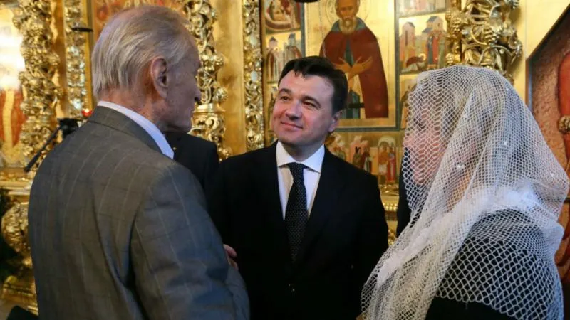 Воробьев посетил литургию по случаю Дня преставления Радонежского