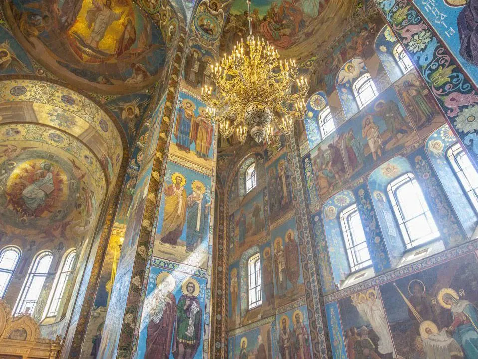 Может ли простой художник писать иконы – мнение священника