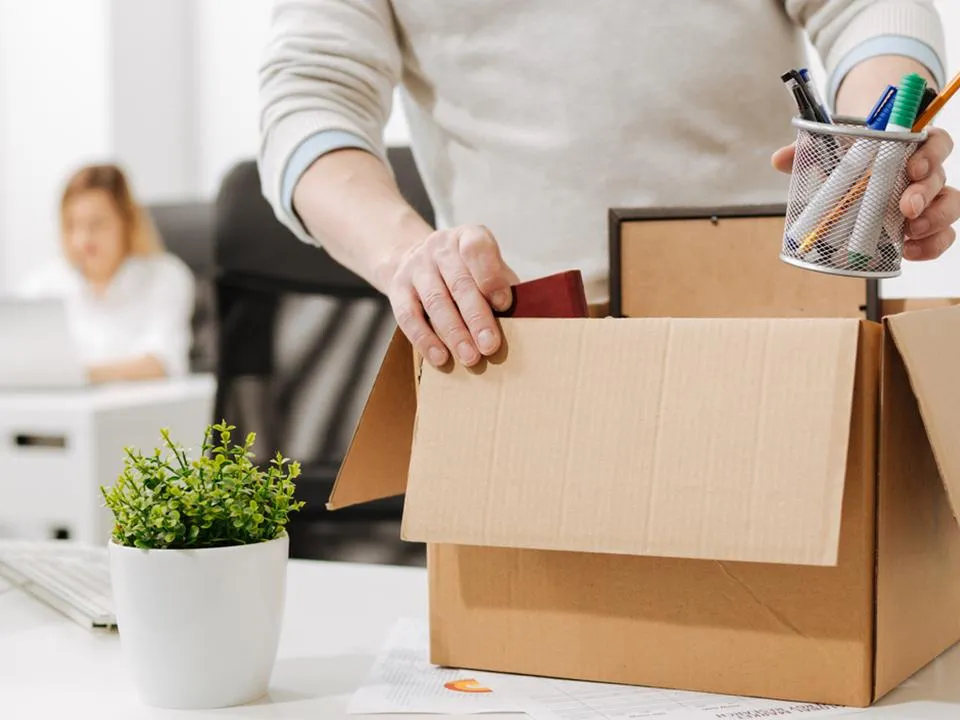 Практически зарплата: юрист рассказал, какие выплаты могут получить россияне после увольнения