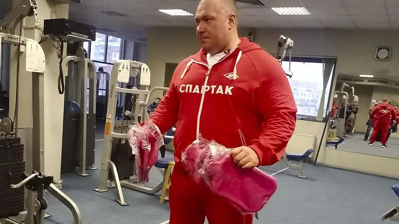 Делегация из Донбасса приедет поддержать подмосковного силача во время установления уникального рекорда