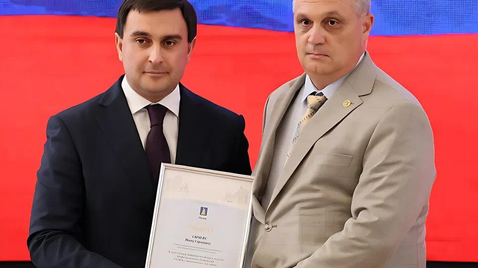 Глава наукограда Филипп Науменко и Иван Сычев, преподаватель математики. Фото: администрация г.о. Реутов