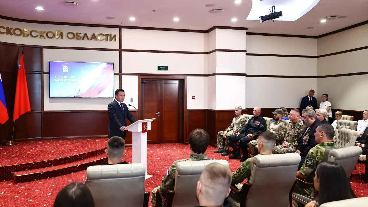Подмосковным добровольцам из отряда БАРС вручили госнаграды