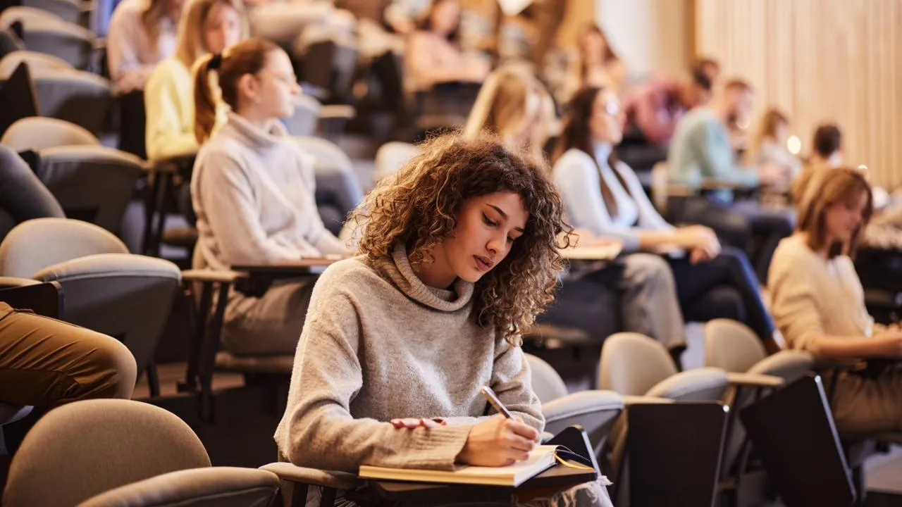 istockphoto.com/skynesher