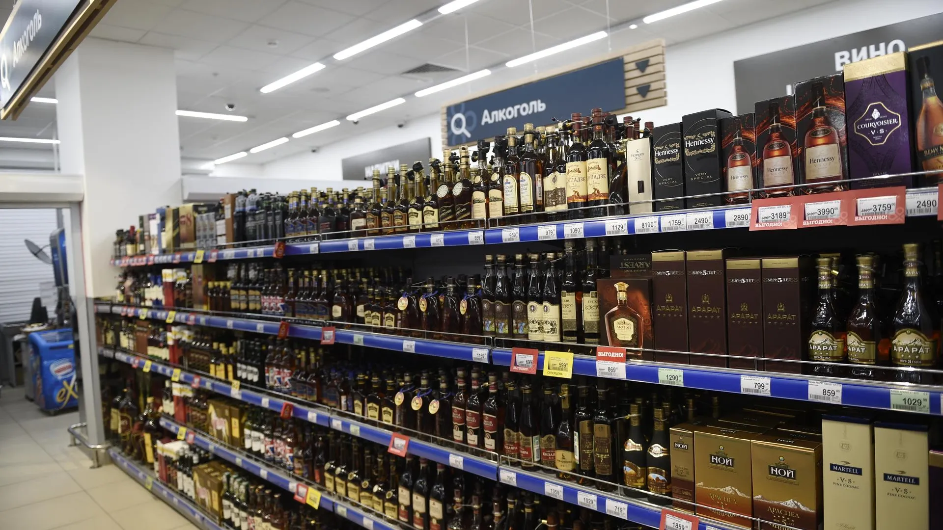 Депутат Милонов раскритиковал инициативу ограничения продажи алкогольных напитков в России
