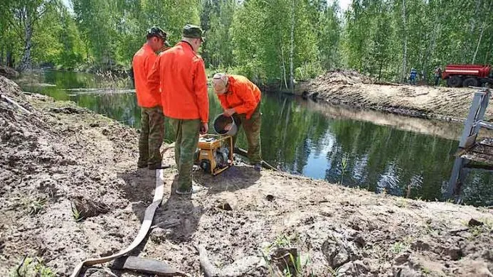 В системы обводнения торфяников МО закачали 250 тыс кубометров воды