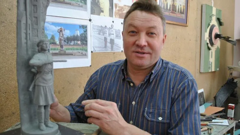 Скульптор Александр Рожников откроет в Клину памятник наркому финансов СССР