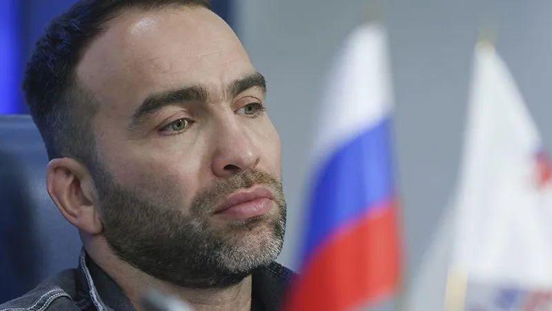 Камил Гаджиев прокомментировал потасовку Магомеда Исмаилова и Майка Перри на пресс-конференции