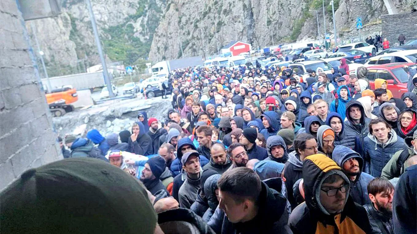 Очередь на границе с Грузией