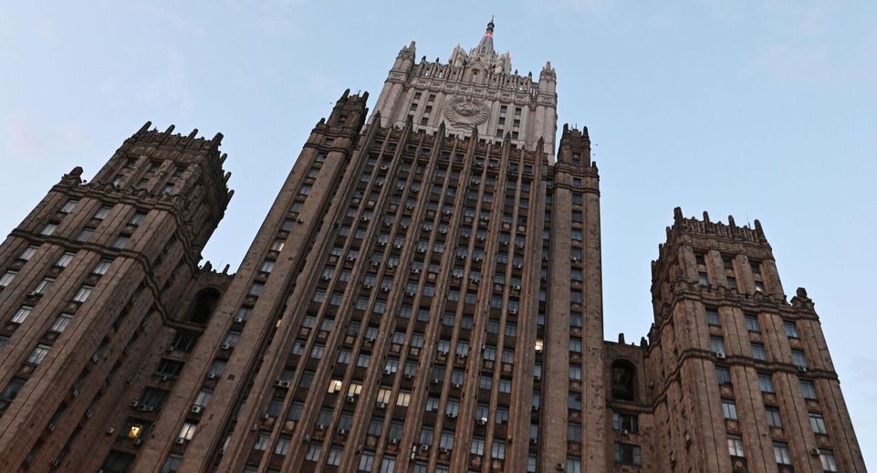 Захарова сравнила заявления Макрона с мемом