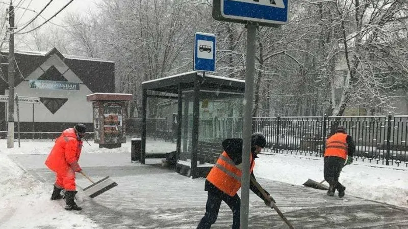 По поручению губернатора все службы перевели на усиленный режим работы для ликвидации последствий снегопада