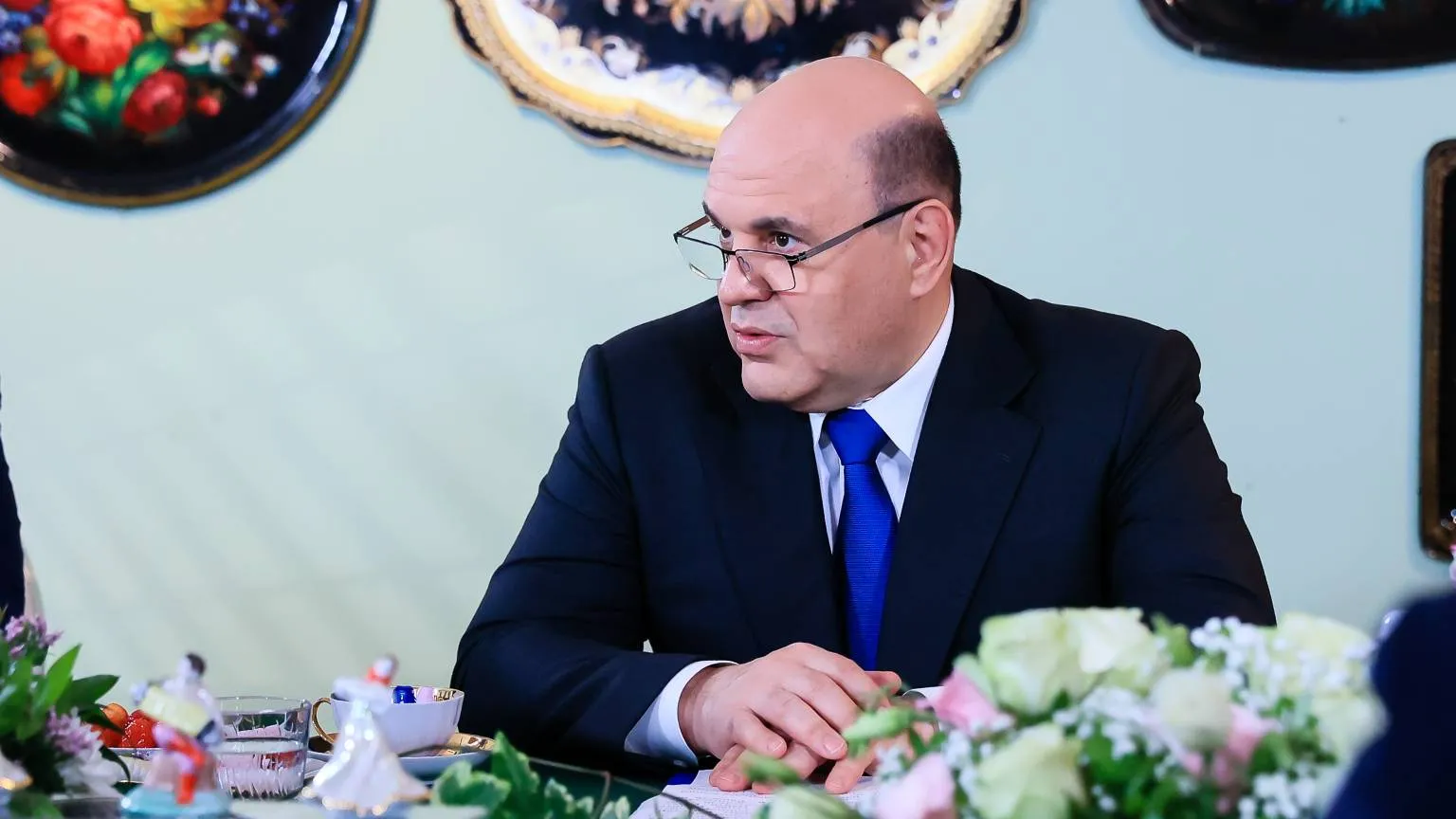 Мишустин вручил журналистам премии российского правительства в области СМИ