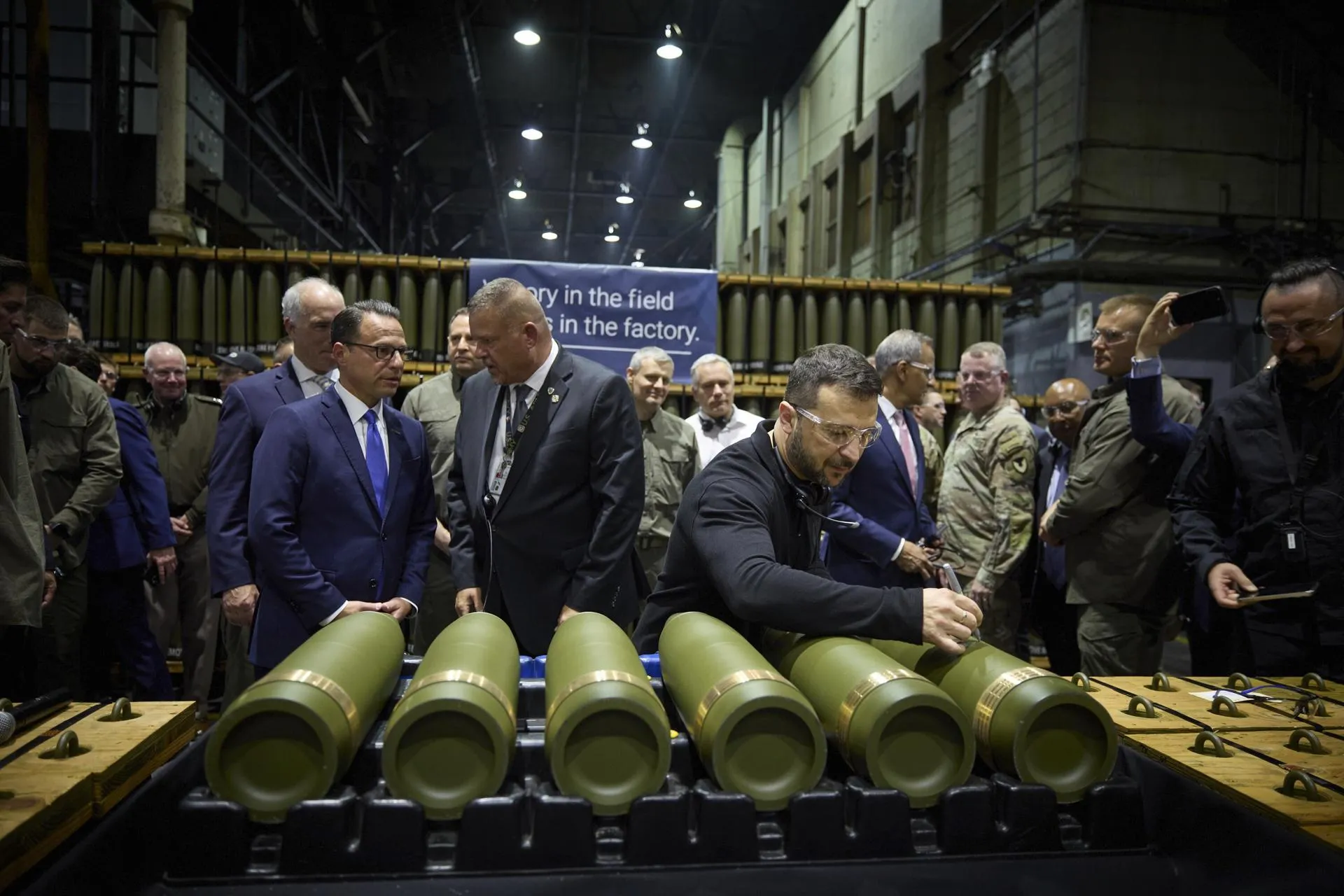 Президент Украины Владимир Зеленский на заводе боеприпасов в Скрэнтоне в штате Пенсильвания. Presidential Office of Ukraine/ThePresidentialOfficeUkraine